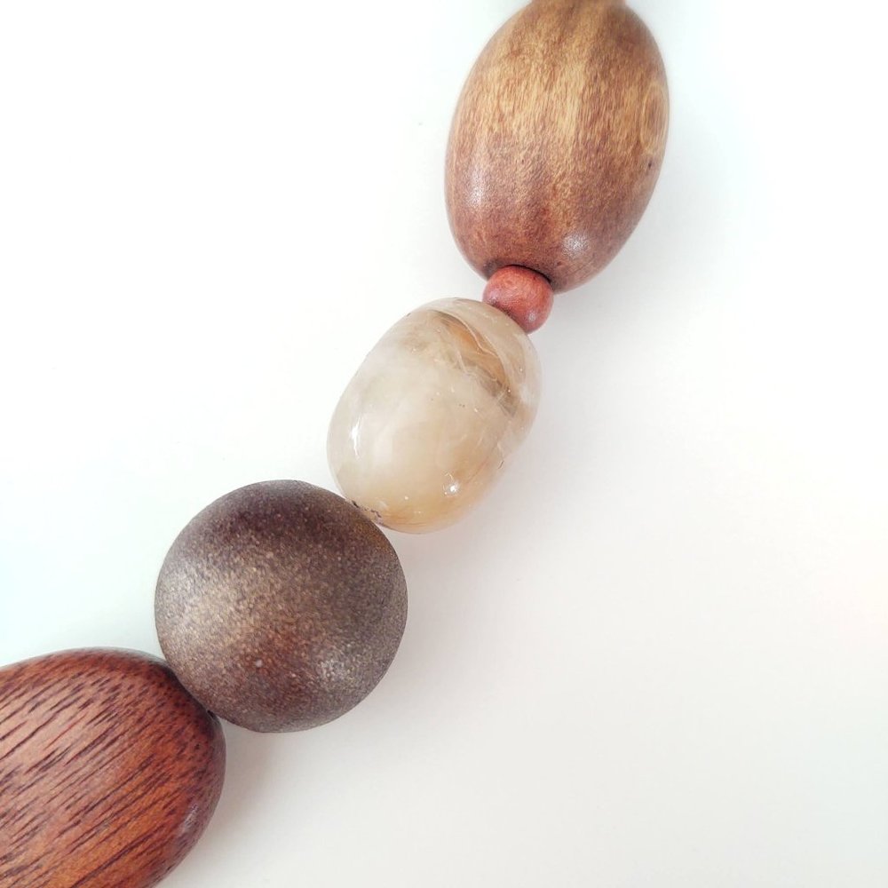 Wood and faux stone necklace - Picture 11 of 12